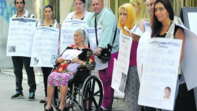 Firmas exigen que los niños robados estén con sus padres