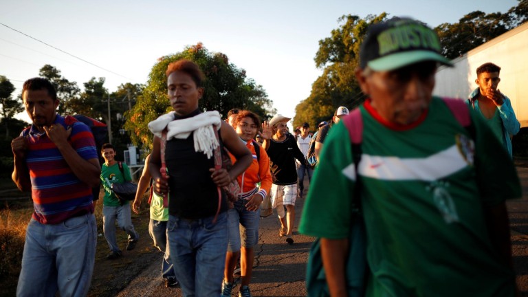 Trump “alerta” a la Guarda Fronteriza debido a la “caravana” migratoria