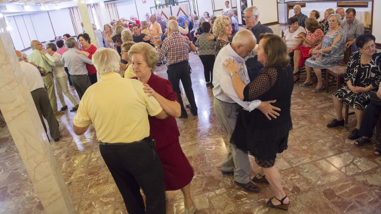 Los mayores ya disponen de un lugar de encuentro y baile