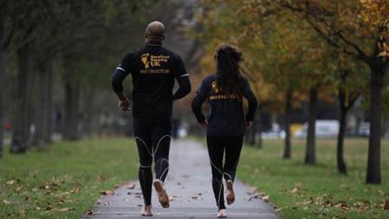 La UGR y la UJA demuestran que correr descalzo ayuda a reducir lesiones en corredores