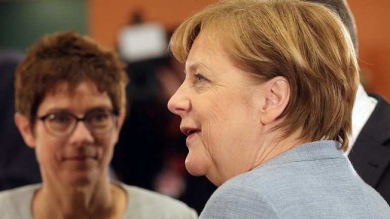 Merkel elige a la nueva secretaria de la CDU
