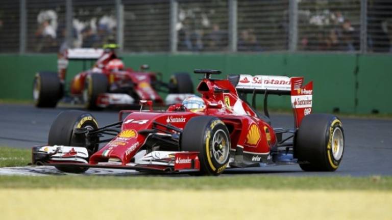 Rosberg arrasa en Melbourne y Alonso acaba quinto