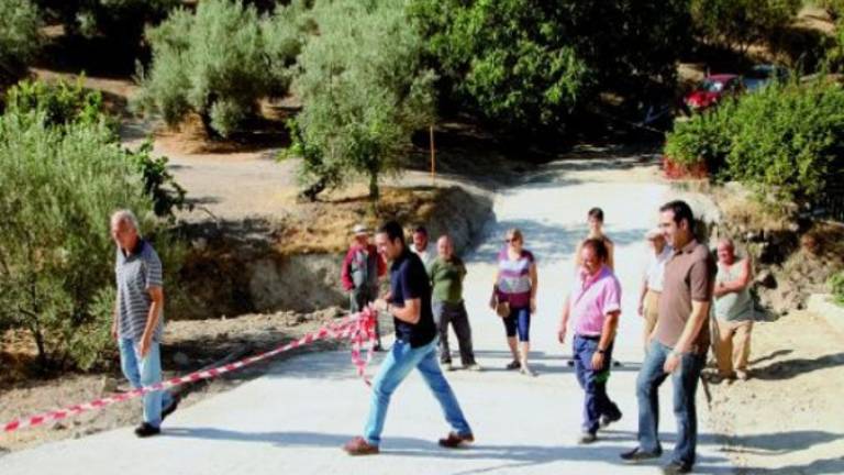 La reparación de un camino beneficia a 70 propietarios