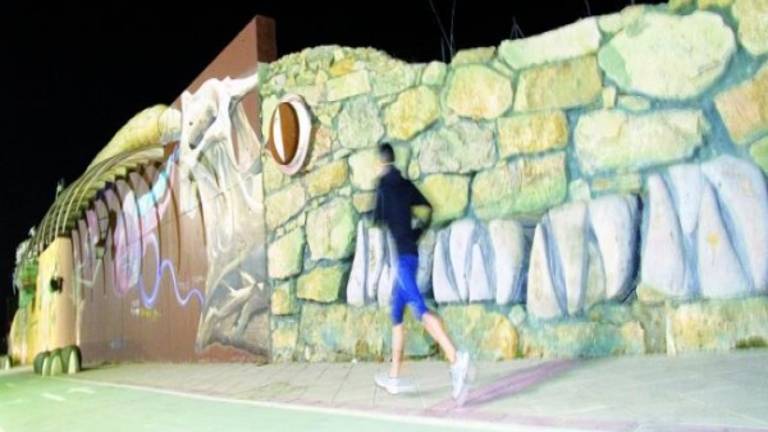 La Justicia obliga a la Junta a retirar el Lagarto del vial Norte