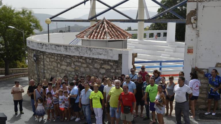 La piscina de El Tomillo “echa el cierre” ante el asombro vecinal