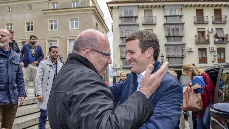 Visita fugaz de Pablo Casado