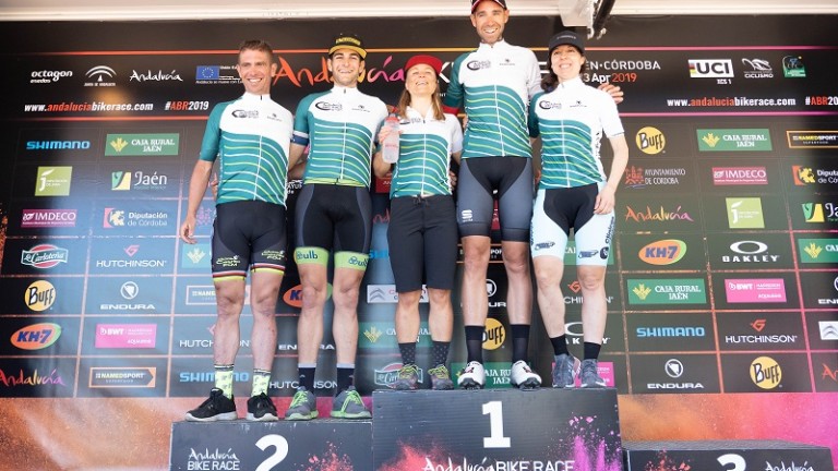Valero y Hovdenak ganan la novena edición la Bike Race