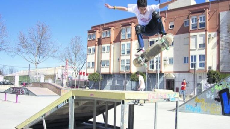 Amantes del “skate” piden limpieza en el Parque Norte