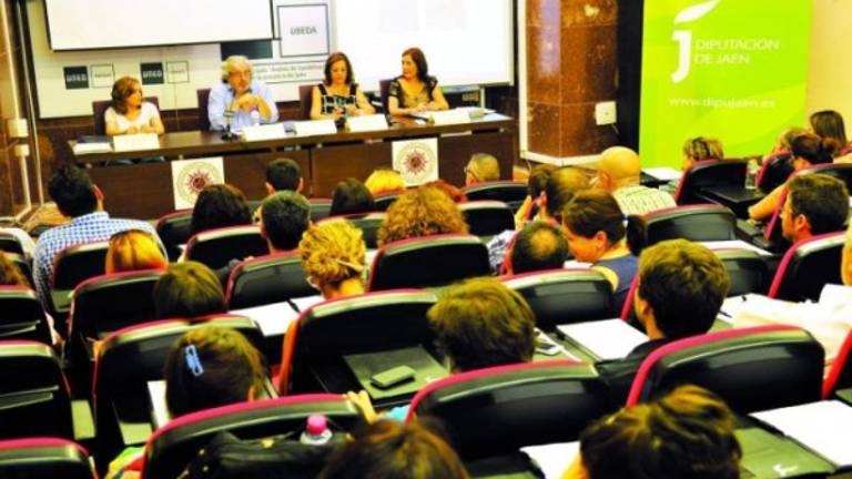 Debate sobre la labor de los gestores de la cultura local
