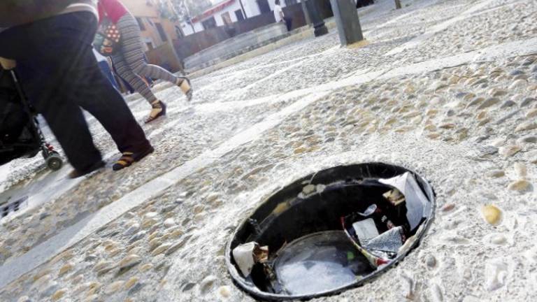 Arreglos dentro, abandono fuera