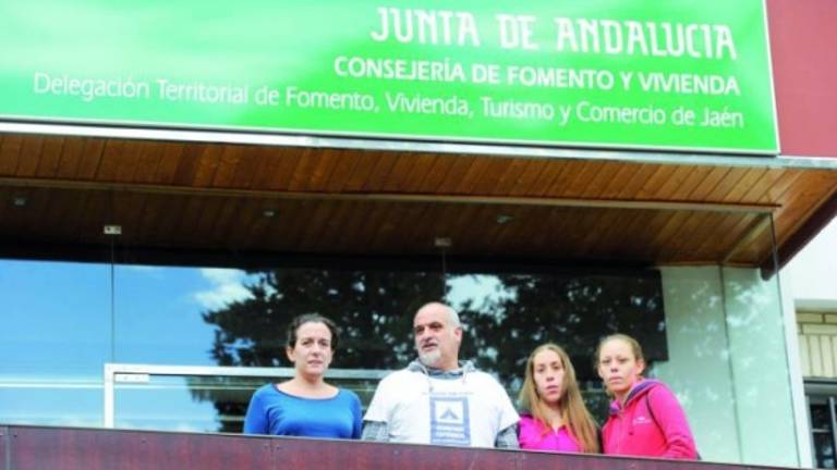 En la calle tras agotar los recursos que les quedaban