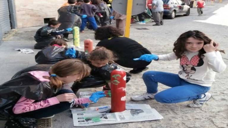 Pequeños que “pintan” su ciudad