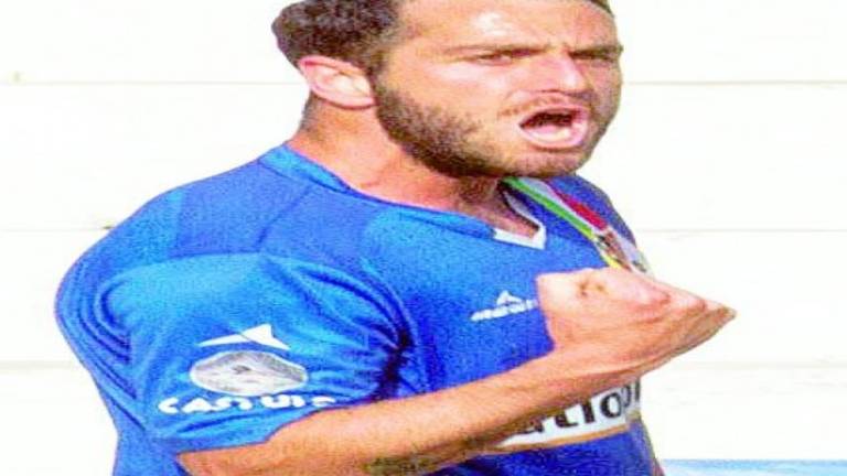 Juanfran, a un paso de seguir en el Linares Deportivo