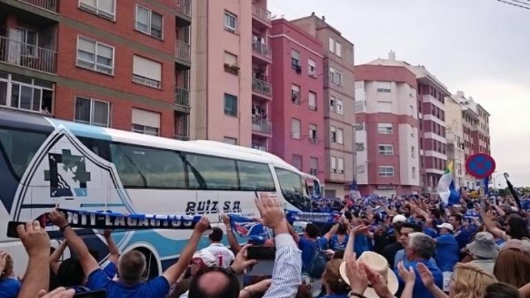 Invasión de aficionados del Linares en Castellón