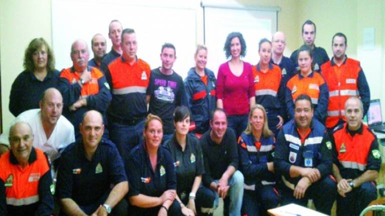 Voluntarios de Protección Civil practican los primeros auxilios