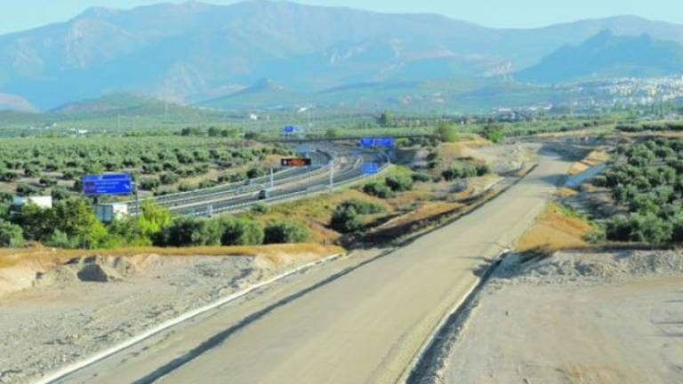 La Alta Velocidad continúa lenta pero sin largas paradas