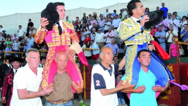El Fandi y Juan Ortega, a hombros en una mala corrida en La Carolina