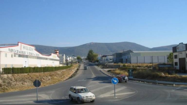 Última Hora: Fallece en Mancha Real un hombre tras la caída de un toro montacargas