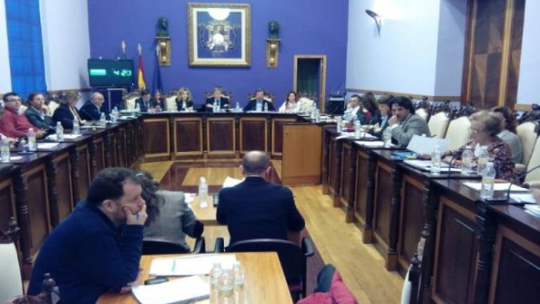 La dependencia vuelve a tensar el pleno
