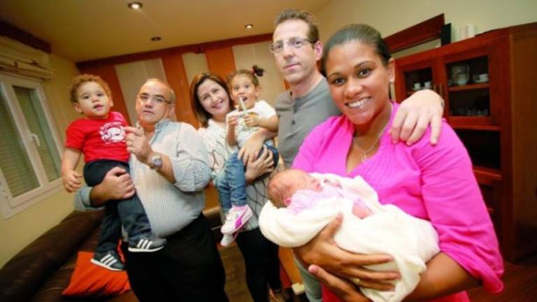 Una villargordeña da a luz en el asiento trasero de un coche