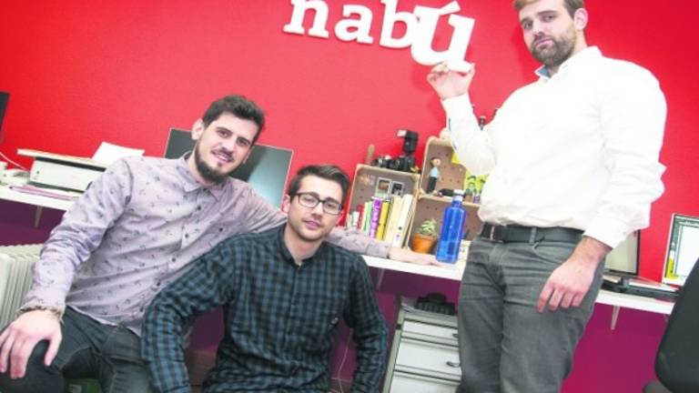 El arte de proyectar ideas de tres jóvenes emprendedores