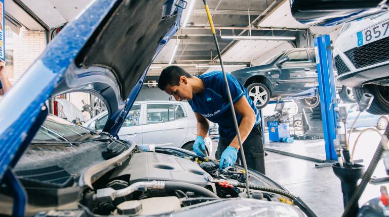 <i>Así se debe preparar el coche para pasar la ITV a partir de mayo. </i>
