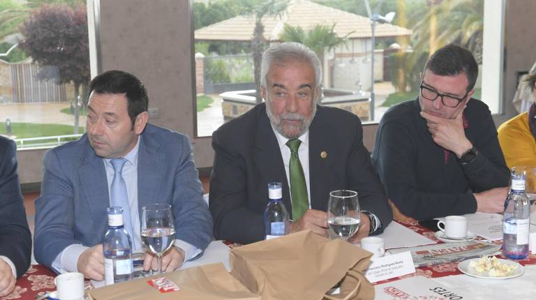 <i>Manuel Pastrana, Francisco Rodríguez y Francisco Sarmiento.</i>