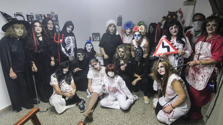 TERROR. <i> El pasaje del terror y el cuentacuentos infantil centraron las actividades de la celebración de la noche más terrorífica del año en la ciudad.</i>