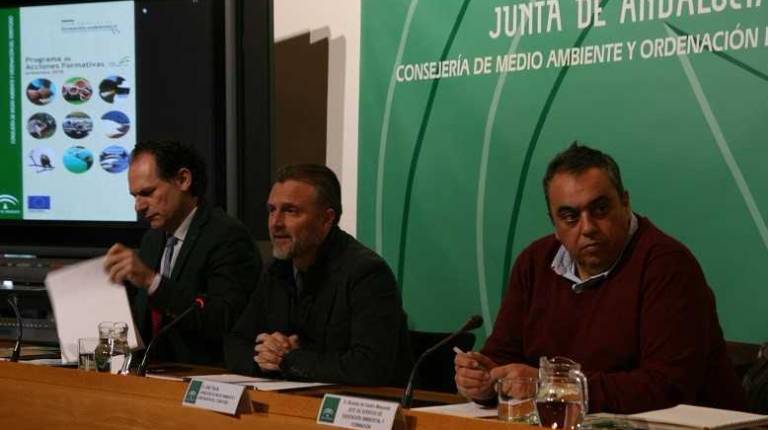 FORMACIÓN. <i>El consejero de Medio Ambiente, José Fiscal, presentó la oferta para este año.</i>