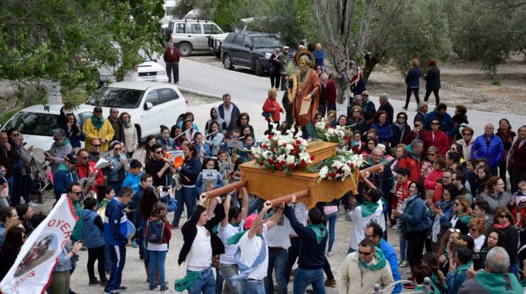 <span style=text-transform:uppercase>EXULTANTES. </span><i>La alegría es la nota dominante de la romería de Peal de Becerro, en la que se combinan a la perfección manifestaciones de fe, religiosidad popular y las más variadas actividades lúdicas y recreativas.</i>