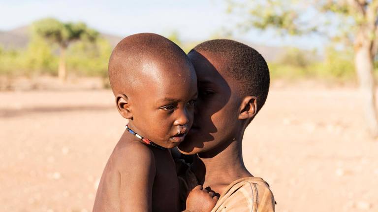 CONVIVENCIA. <i> Lola López ha convivido con una tribu Himba, en Namibia, durante varios días.</i>