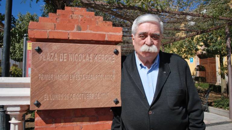 Las mujeres sudan la camiseta