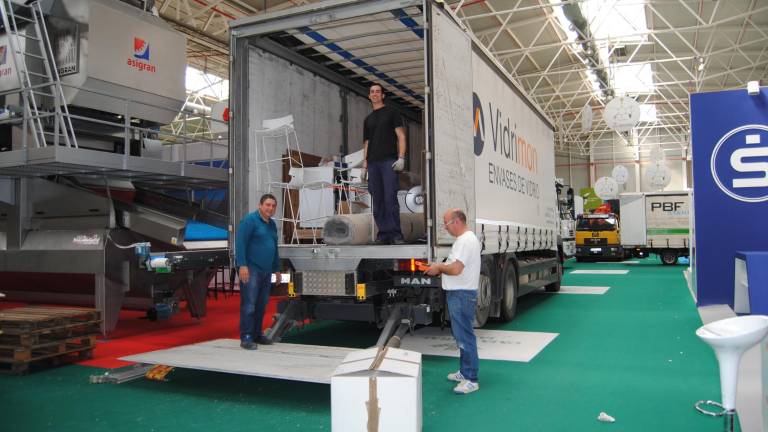 La Feria se deshace a ritmo frenético con 150 trabajadores y cientos de camiones