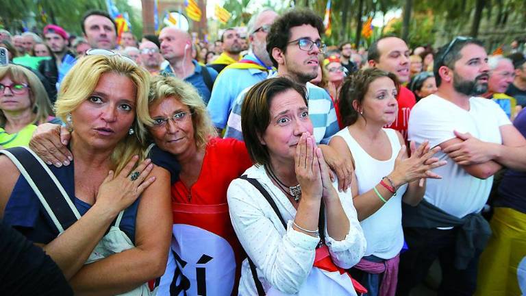 Puigdemont silencia a la multitud