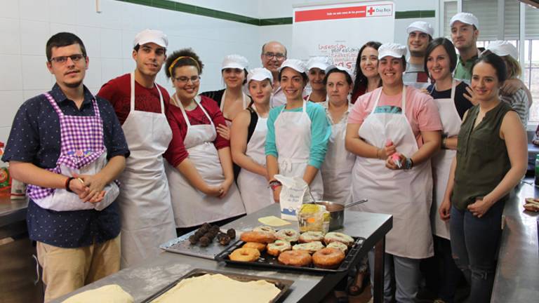 Cruz Roja forma a un grupo de parados