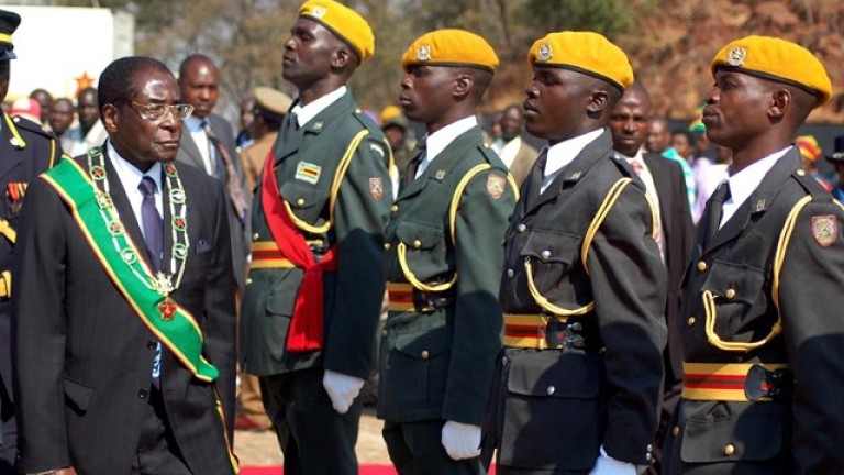 El ejército toma Zimbabue sin aclarar el futuro de Mugabe