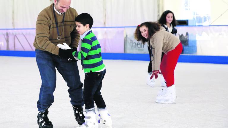 La pista de patinaje Hielo Azul “aprovecha” las fiestas