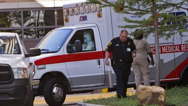 El gobernador de Texas cifra en 26 los muertos en el tiroteo en una iglesia