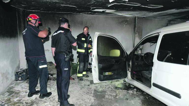 Incendio en una cochera de la calle Chinchilla