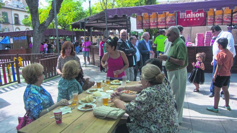 La Feria de la Tapa llena de amantes de la buena mesa el centro histórico