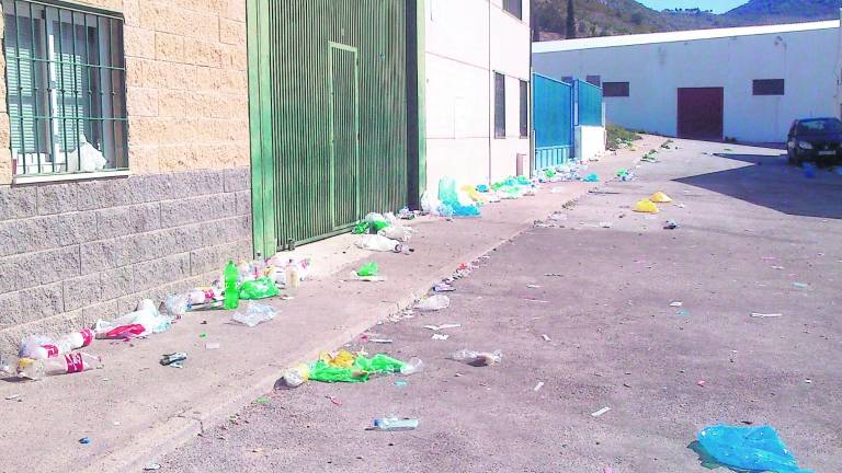 Indignación en Pegalajar por el botellón “ilegal” en el polígono