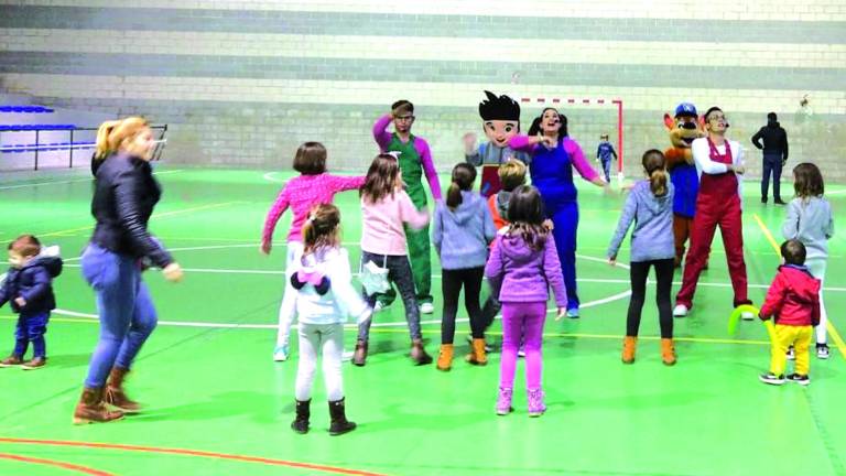 Niños de Frailes ayudan a los más necesitados y se divierten