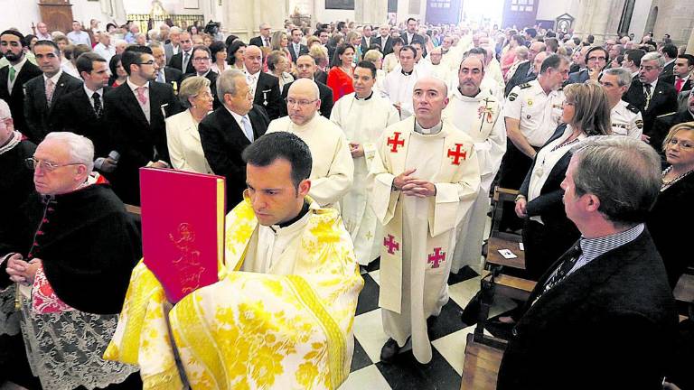 La otra cruz que ayuda a la Iglesia