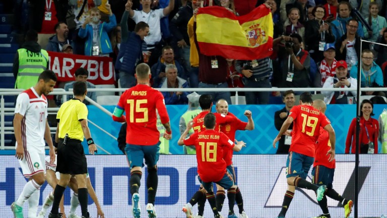 España sobrevive en el Mundial gracias al VAR