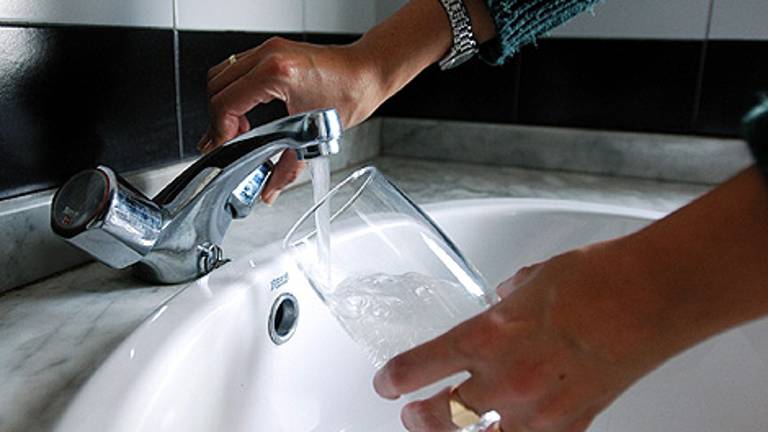 Aqualia rechaza que existan problemas con la calidad del agua en la capital ante la venta de purificadores