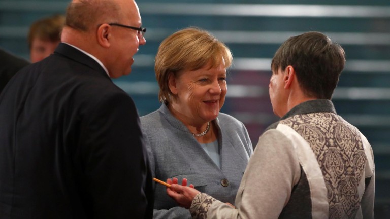 Merkel critica a un ministro por ir en “contra” de su Gobierno