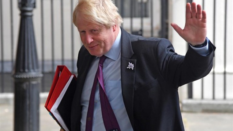 Johnson dimite como ministro de Exteriores