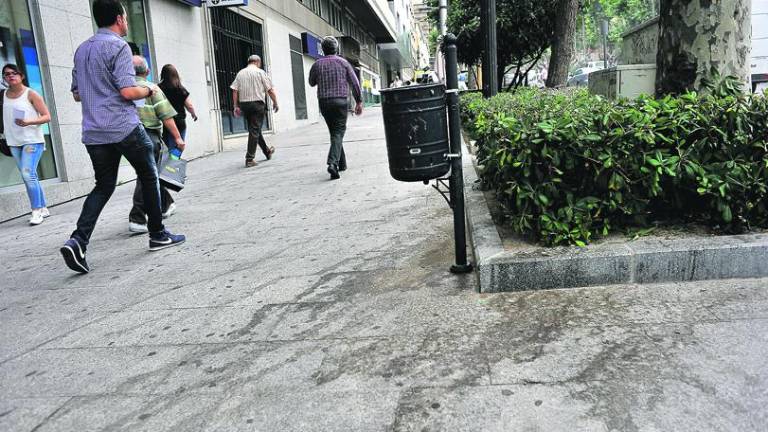 Críticas por la acumulación de suciedad en el centro