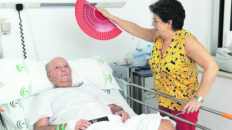 Pacientes del hospital sufren el calor sin aire acondicionado
