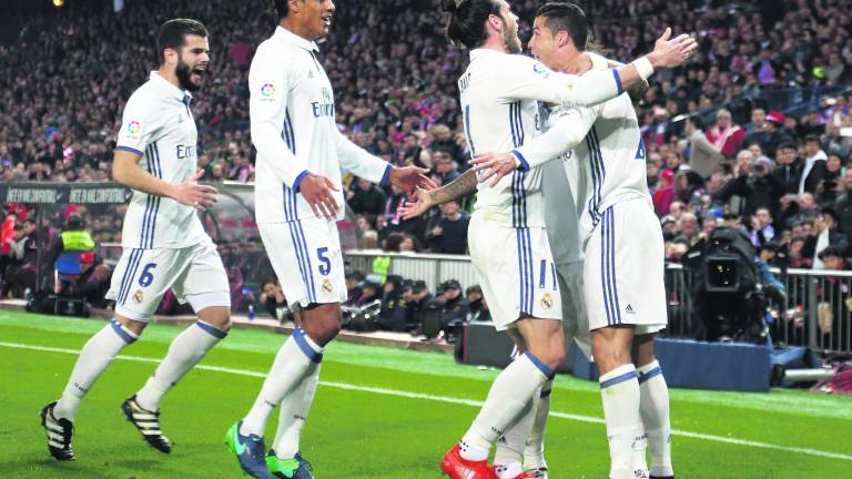 Cristiano conquista el Calderón y el Real Madrid mete la directa